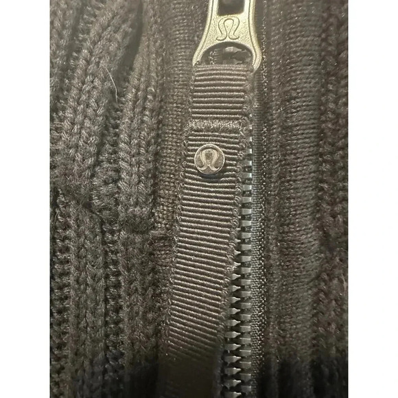 Lululemon Cable knit Hoodie No size tag fits like 2/4 - Picture 3 of 3